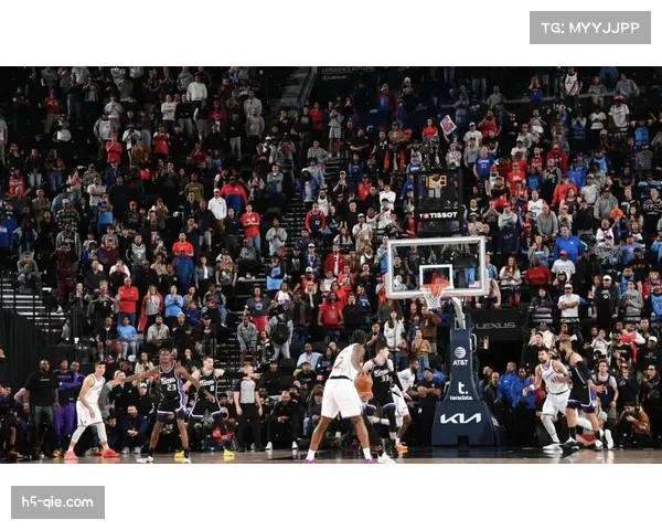 快船莱昂纳德单节完成3次抢断,直接转化为快攻得分 快船莱昂纳德单节完成3次抢断,直接转化为快攻得分